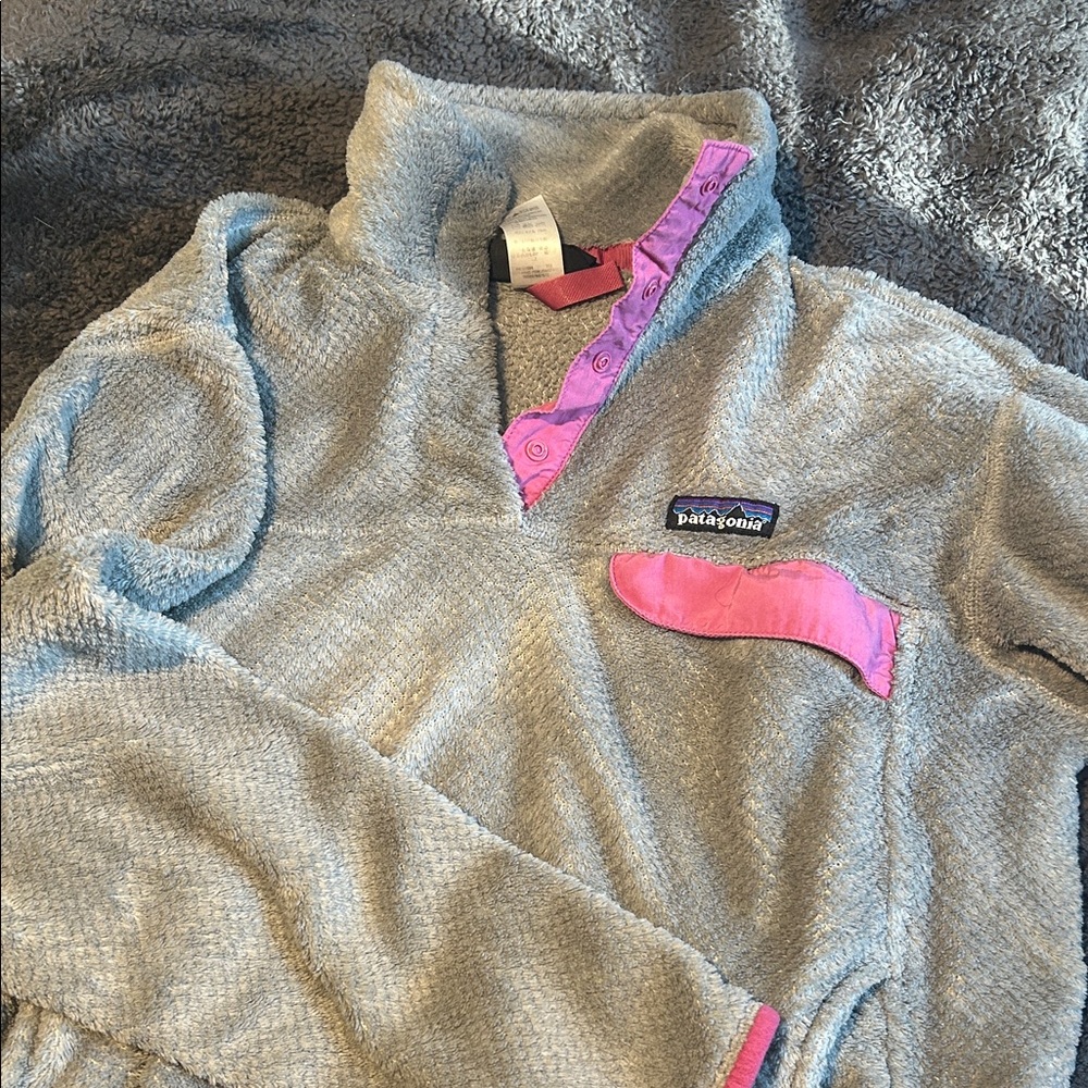 Patagonia Women's fleece in Gray and Pink